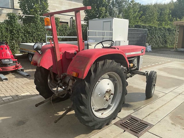 Massey ferguson 130 tweewielaangedreven landbouwtractor - afbeelding 27 van  31