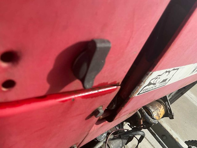 Massey ferguson 130 tweewielaangedreven landbouwtractor - afbeelding 6 van  9
