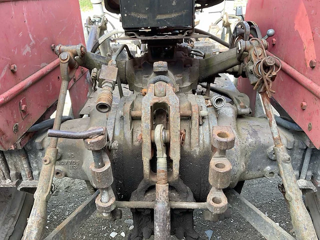 Massey ferguson 158 tweewielaangedreven landbouwtractor - afbeelding 4 van  16