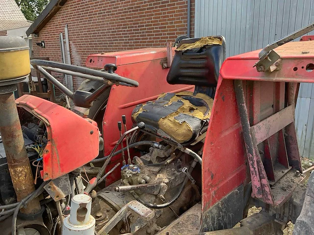 Massey ferguson 158 tweewielaangedreven landbouwtractor - afbeelding 5 van  16