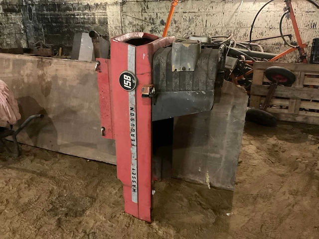 Massey ferguson 158 tweewielaangedreven landbouwtractor - afbeelding 8 van  16