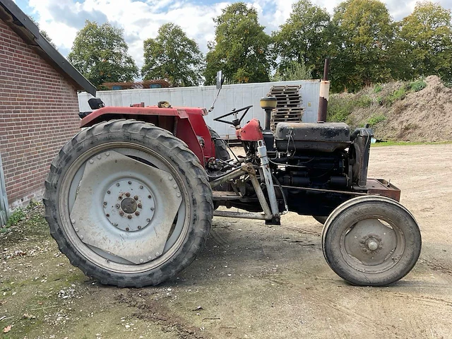 Massey ferguson 158 tweewielaangedreven landbouwtractor - afbeelding 11 van  16