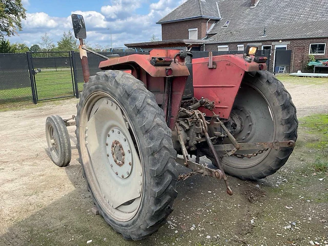 Massey ferguson 158 tweewielaangedreven landbouwtractor - afbeelding 13 van  16