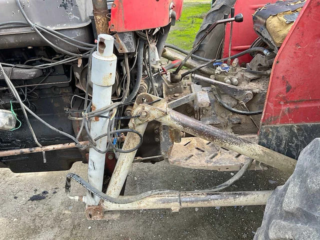 Massey ferguson 158 tweewielaangedreven landbouwtractor - afbeelding 14 van  16