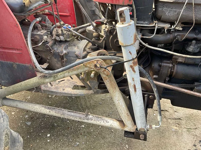 Massey ferguson 158 tweewielaangedreven landbouwtractor - afbeelding 15 van  16