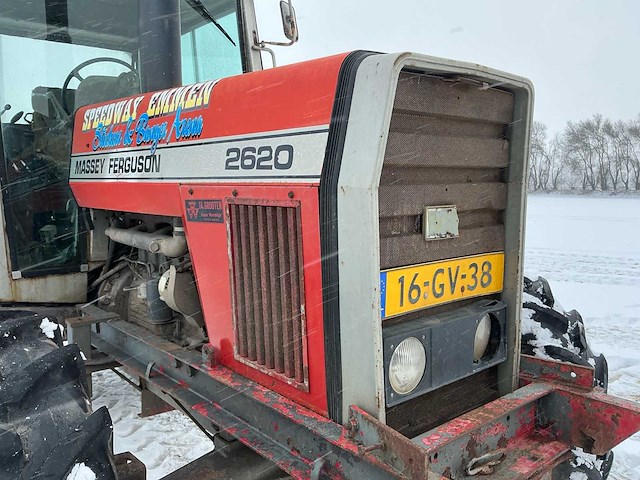 Massey ferguson 2620 vierwielaangedreven landbouwtractor - afbeelding 4 van  29