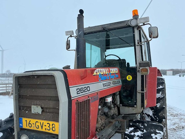 Massey ferguson 2620 vierwielaangedreven landbouwtractor - afbeelding 7 van  29