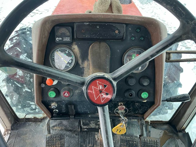 Massey ferguson 2620 vierwielaangedreven landbouwtractor - afbeelding 17 van  29