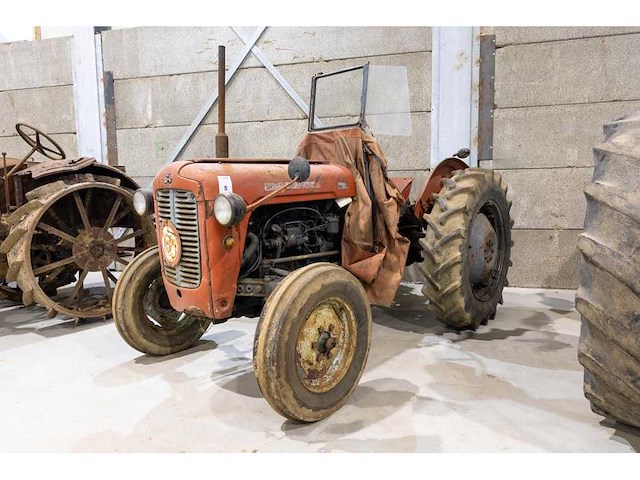 Massey ferguson 35 oldtimer tractor - afbeelding 1 van  11