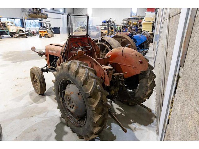 Massey ferguson 35 oldtimer tractor - afbeelding 7 van  11