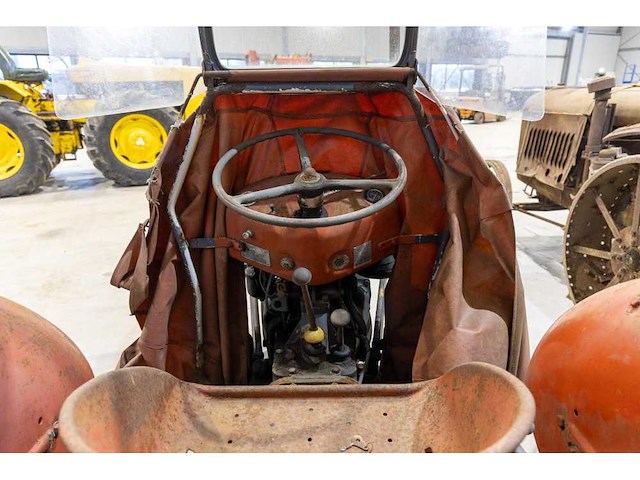 Massey ferguson 35 oldtimer tractor - afbeelding 8 van  11