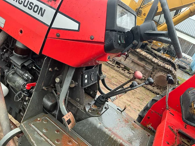 Massey ferguson 390 vierwielaangedreven landbouwtractor - afbeelding 6 van  44
