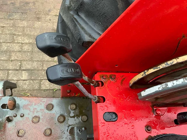 Massey ferguson 390 vierwielaangedreven landbouwtractor - afbeelding 10 van  44