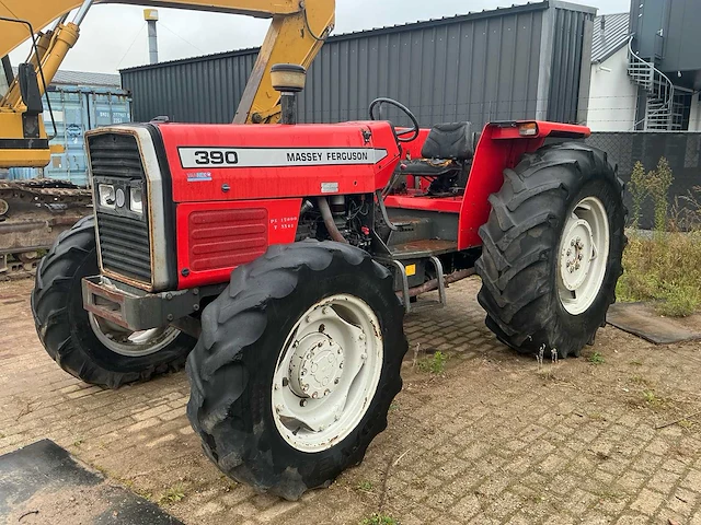 Massey ferguson 390 vierwielaangedreven landbouwtractor - afbeelding 44 van  44