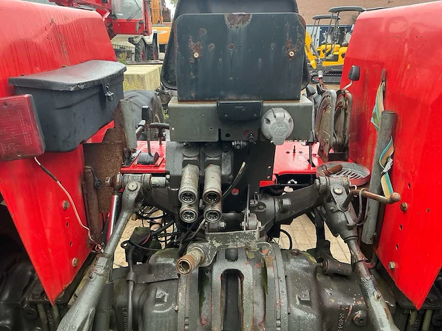 Massey ferguson 390 vierwielaangedreven landbouwtractor - afbeelding 17 van  44
