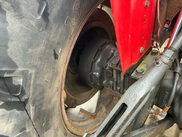 Massey ferguson 390 vierwielaangedreven landbouwtractor - afbeelding 19 van  44