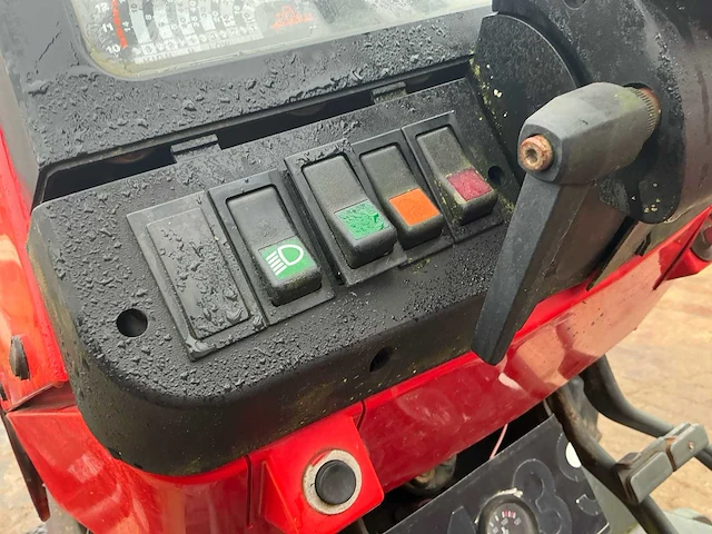 Massey ferguson 390 vierwielaangedreven landbouwtractor - afbeelding 15 van  44