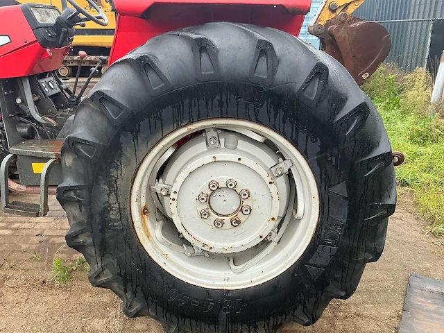 Massey ferguson 390 vierwielaangedreven landbouwtractor - afbeelding 28 van  44