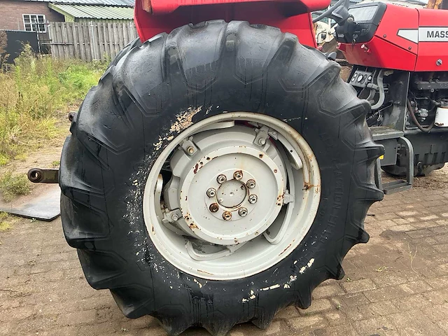 Massey ferguson 390 vierwielaangedreven landbouwtractor - afbeelding 33 van  44