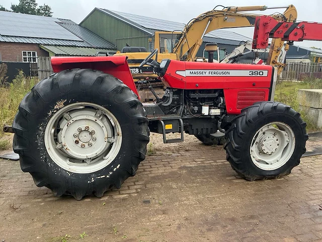 Massey ferguson 390 vierwielaangedreven landbouwtractor - afbeelding 24 van  44