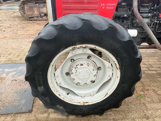 Massey ferguson 390 vierwielaangedreven landbouwtractor - afbeelding 7 van  44