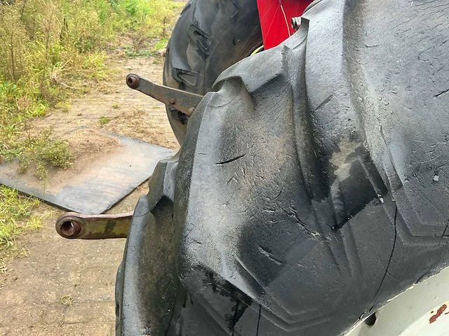 Massey ferguson 390 vierwielaangedreven landbouwtractor - afbeelding 19 van  44