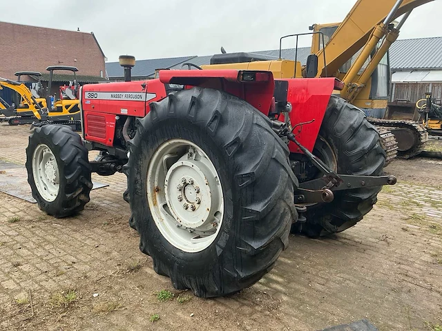 Massey ferguson 390 vierwielaangedreven landbouwtractor - afbeelding 4 van  44