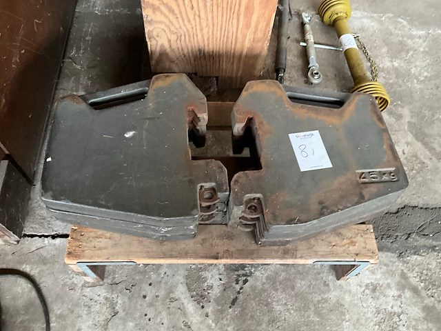 Massey ferguson 45 kg frontgewicht (6x) - afbeelding 1 van  4