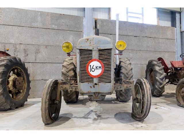 Massey ferguson p3 oldtimer tractor - afbeelding 2 van  8