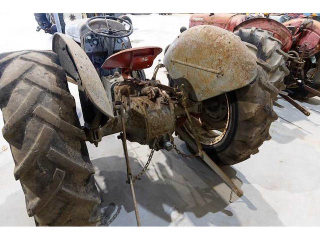 Massey ferguson p3 oldtimer tractor - afbeelding 5 van  8