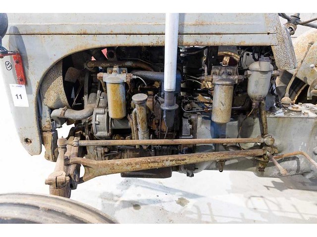 Massey ferguson p3 oldtimer tractor - afbeelding 7 van  8