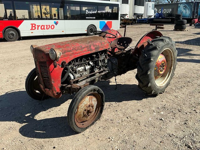 Massey ferguson tef 20 oldtimer tractor - afbeelding 1 van  9