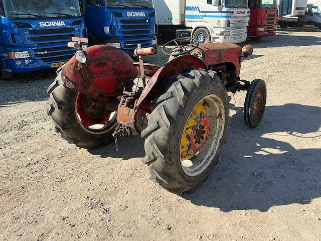 Massey ferguson tef 20 oldtimer tractor - afbeelding 4 van  9