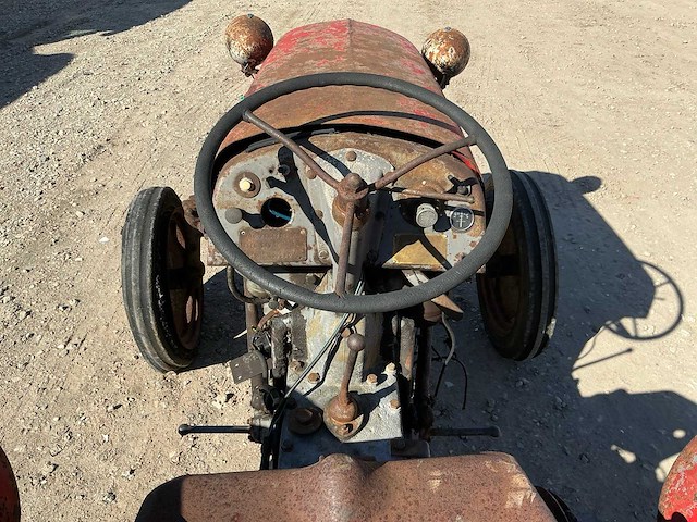 Massey ferguson tef 20 oldtimer tractor - afbeelding 6 van  9