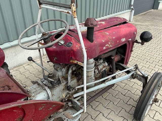 Massey furguson oldtimer tractor - afbeelding 4 van  14