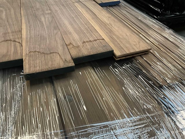 Massief amerikaans noten rustiek houten vloer - afbeelding 2 van  4