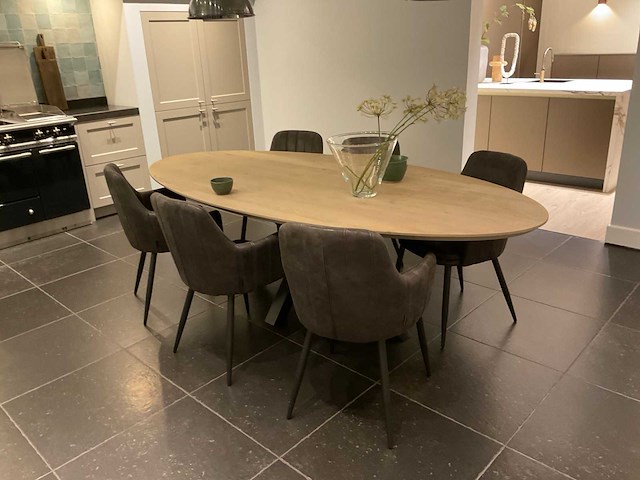 Massief eiken eetkamertafel ovaal 260x120 cm - afbeelding 1 van  6