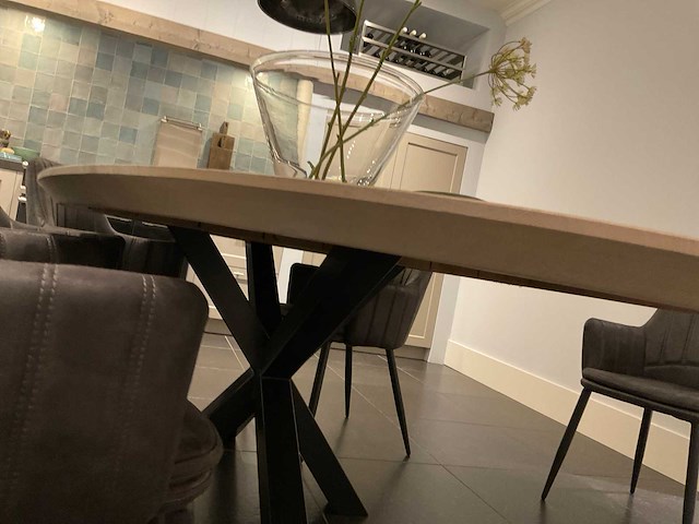 Massief eiken eetkamertafel ovaal 260x120 cm - afbeelding 4 van  6