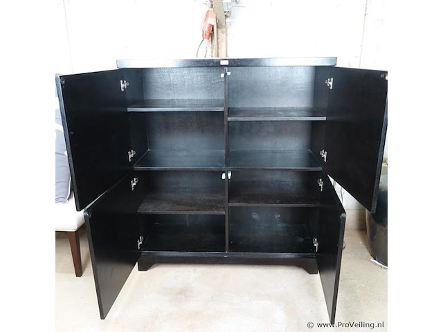 Massief houten kast met verborgen sluitingen - afbeelding 4 van  5