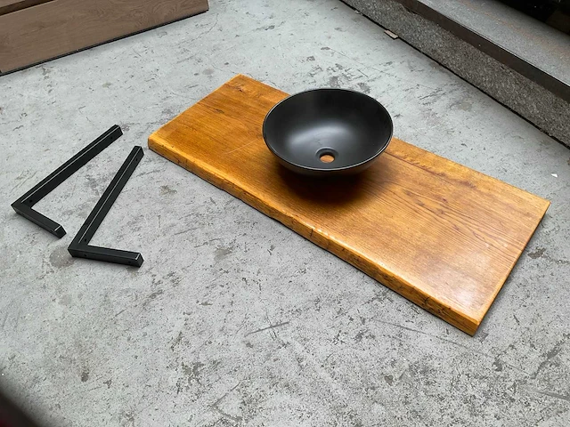 Massief houten wastafelblad met kom - afbeelding 3 van  5