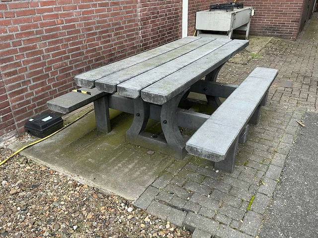 Massief kunststof picknicktafel - afbeelding 1 van  3