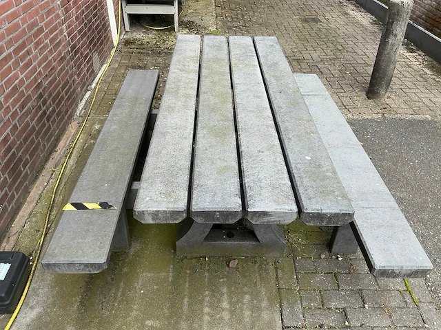 Massief kunststof picknicktafel - afbeelding 2 van  3
