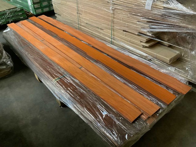 Massief padoek latten (27,06 m2) - afbeelding 1 van  2