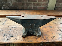 Massief smeedijzeren aambeeld met hoorn en hardy-hol 45x18x10cm circa 30kg