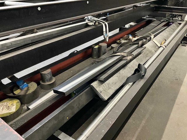 Massief staalmateriaal - afbeelding 9 van  10