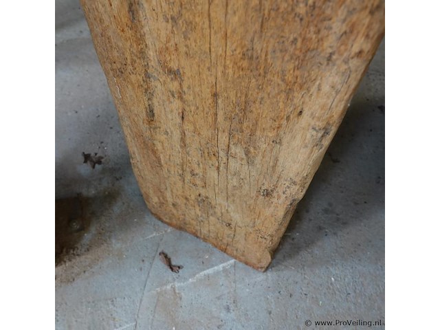 Massief stuk hardhout als piedestal - afbeelding 4 van  5