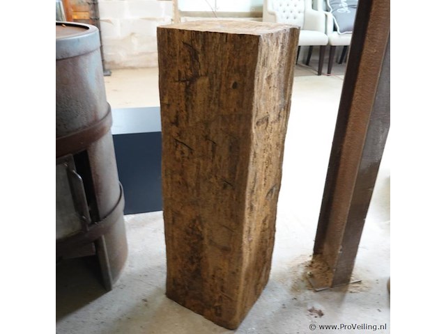 Massief stuk hardhout als piedestal - afbeelding 5 van  5
