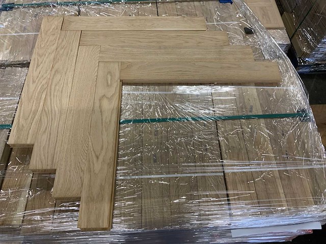 Massief visgraat eiken select parketvloer (65,8 m2) - afbeelding 1 van  2