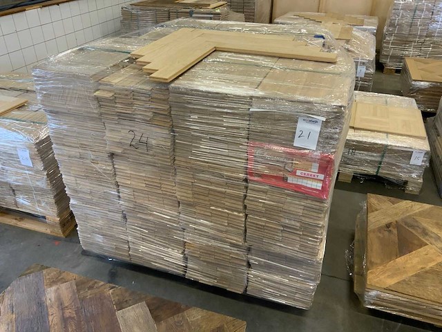 Massief visgraat eiken select parketvloer (65,8 m2) - afbeelding 2 van  2