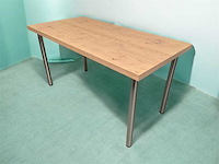 Massieve tafel met verstelbare rvs poten - afbeelding 2 van  5